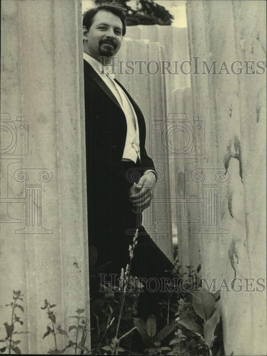 1975 Press Photo Yvar Mikhashoff, nee Ronald Mackay, Pianist - tup08281