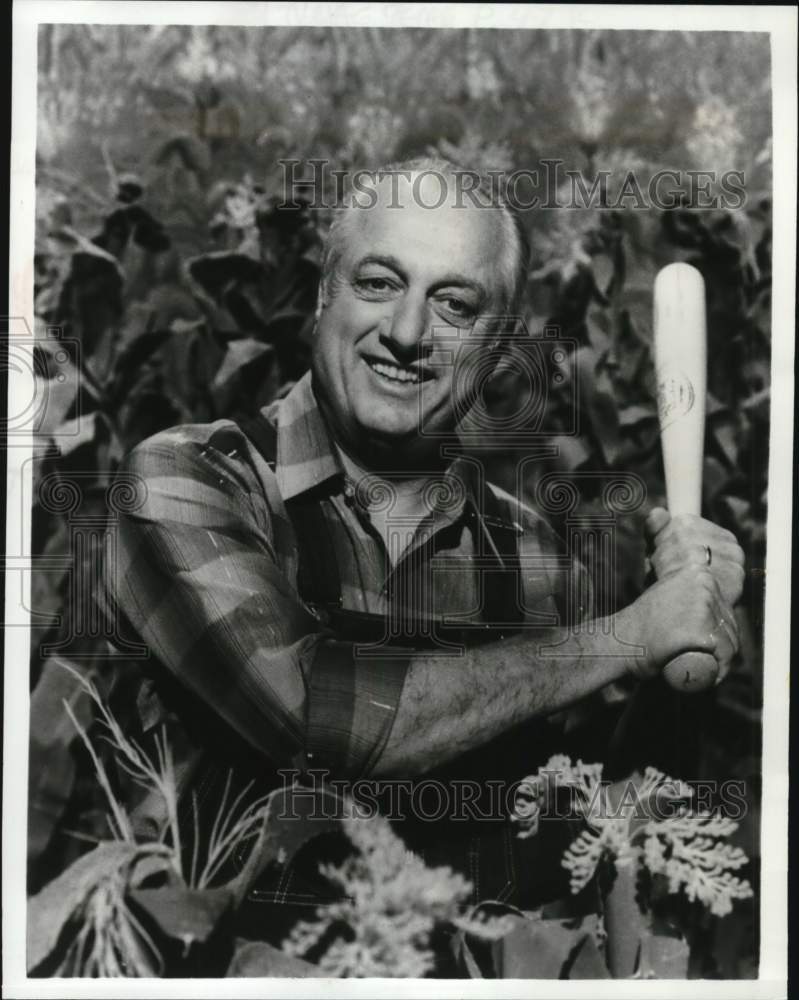 1984 Press Photo Tommy Lasorda, Los Angeles Dodgers manager, on &quot;Hee Haw&quot;- Historic Images