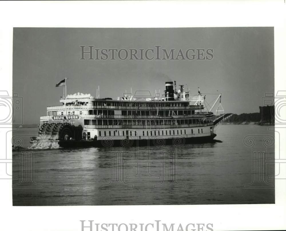 1991 Press Photo The Delta Queen, paddle wheel cruise ship - tup22452