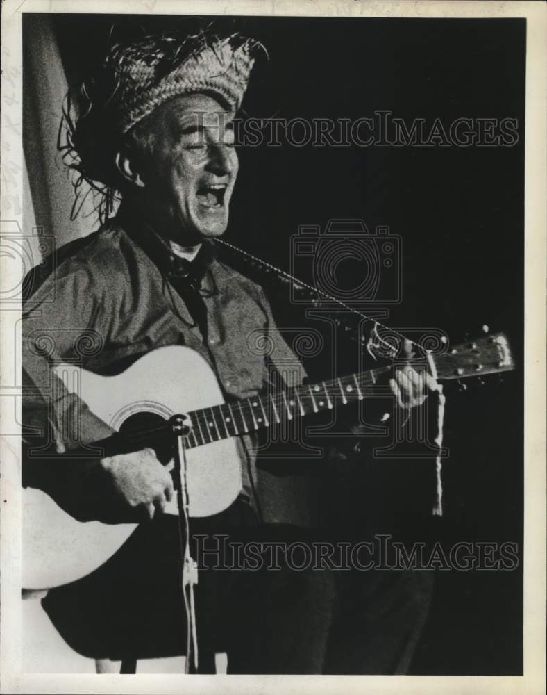 Press Photo Tom Glazer, American Folk Singer and Songwriter - tup23220- Historic Images