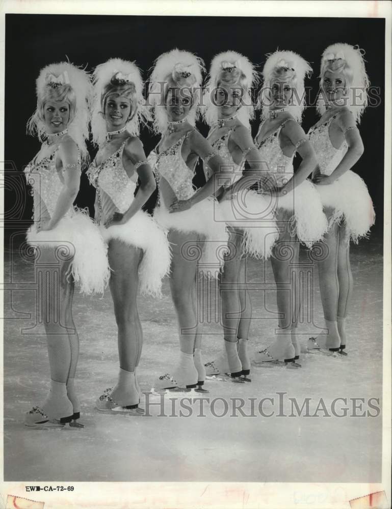 1973 Press Photo The Skating Ice Capets in &quot;The World of Super Girls&quot;- Historic Images