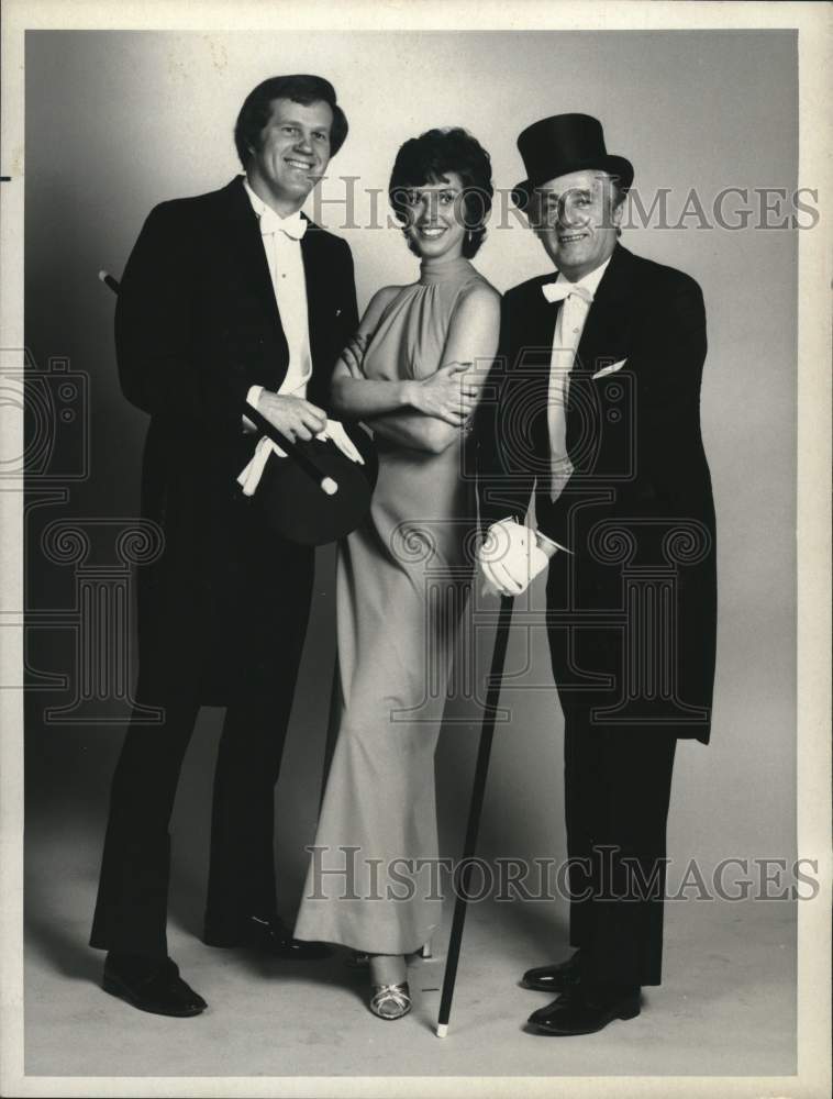 1973 Press Photo Tony Kubek, Curt Gowdy, Sportscasters, with Kristen Banfield- Historic Images