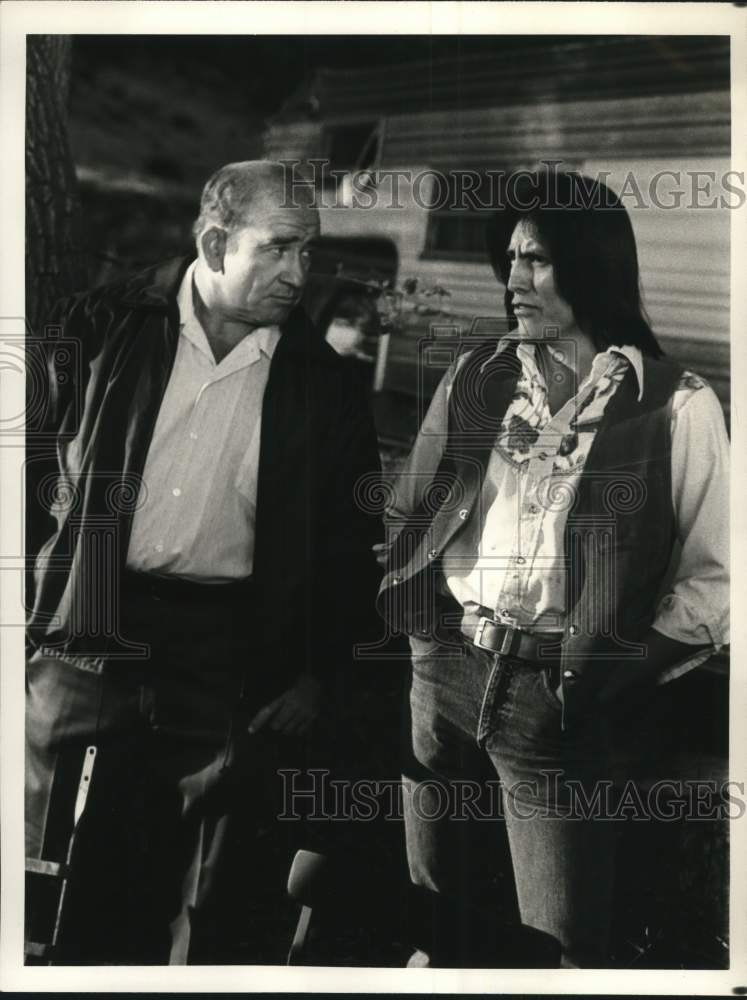 1979 Press Photo Ray Tracey and Edward Asner in &quot;Lou Grant&quot; on CBS - tup26642- Historic Images