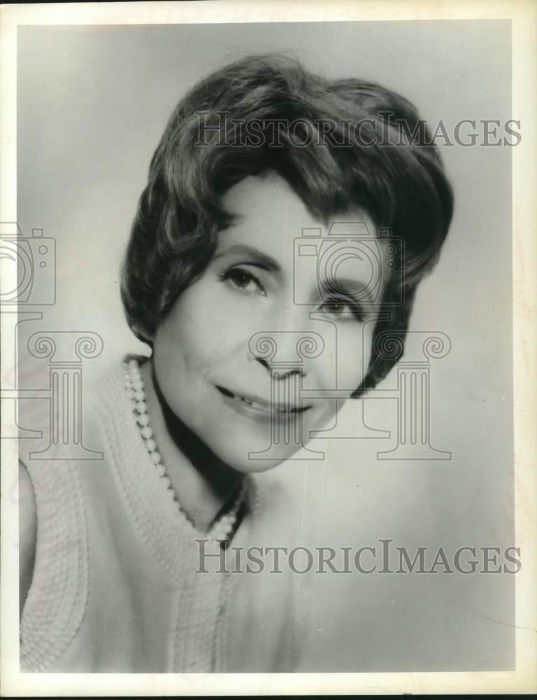 1967 Press Photo Adele Simpson, Women&#39;s Fashion Designer - tup26727- Historic Images