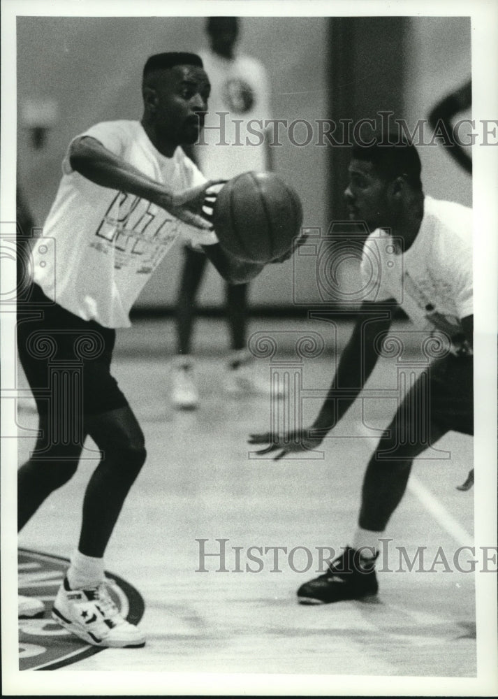 1991 Press Photo Albany, NY Patroons basketball player Mark Brown in practice- Historic Images