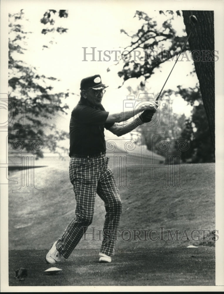 1984 Press Photo Email MacKay on tee at Wolferts Roost Golf Course, Albany, NY- Historic Images