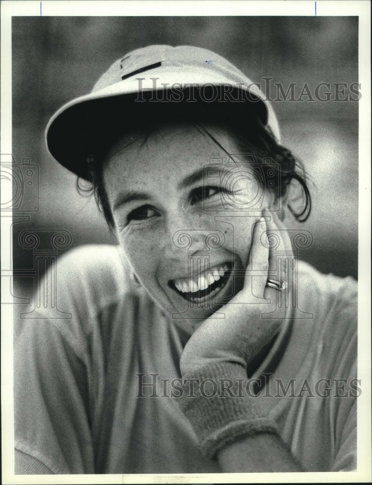 1989 Press Photo Gretchen Magers is all smiles at press conference, Schenectady- Historic Images