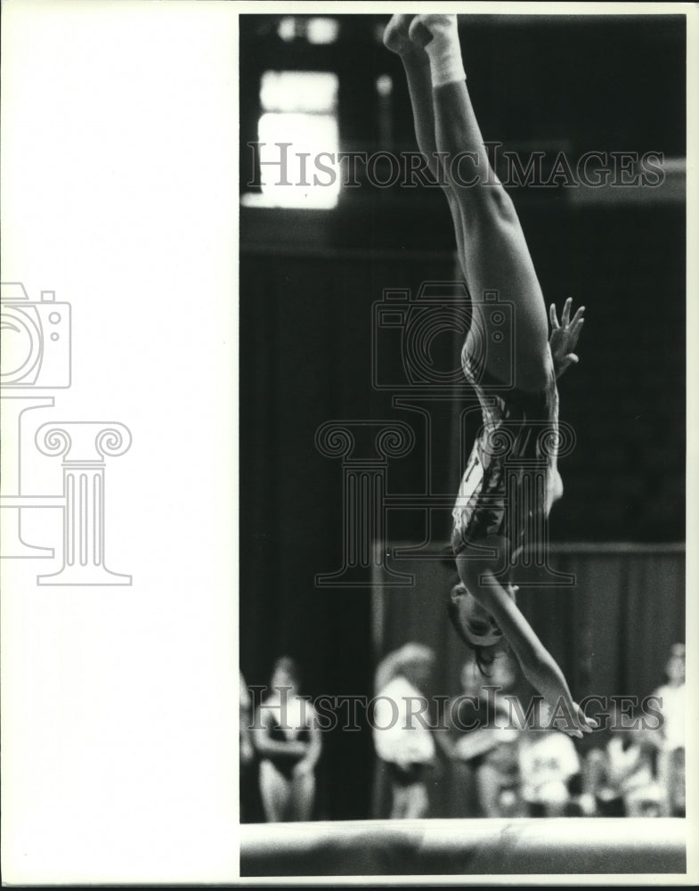 Press Photo Vaulter Laurie Pease performs during Empire State Games in New York- Historic Images