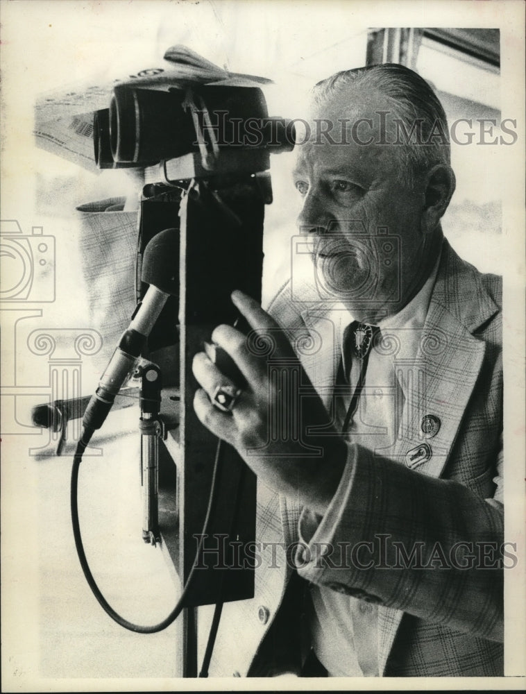 1981 Press Photo Saratoga, New York harness track announcer George Miller- Historic Images