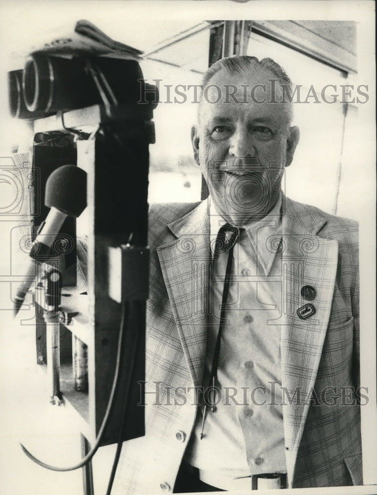 1981 Press Photo Saratoga, New York harness track announcer George Miller- Historic Images