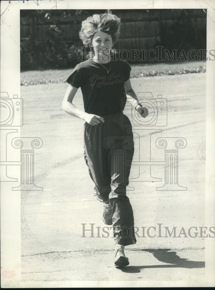 Press Photo Runner Ellen Mindel at St. Pius School in Albany, New York- Historic Images