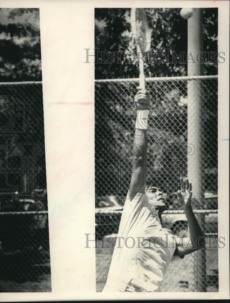 Press Photo Tennis Player Kevin Moir servers during a match in New York- Historic Images