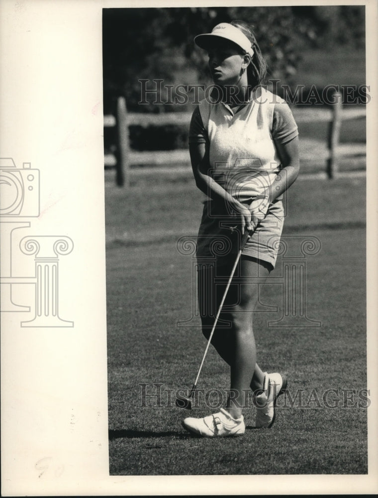 1985 Press Photo Golfer Dottie Pepper after taking a shot in New York- Historic Images