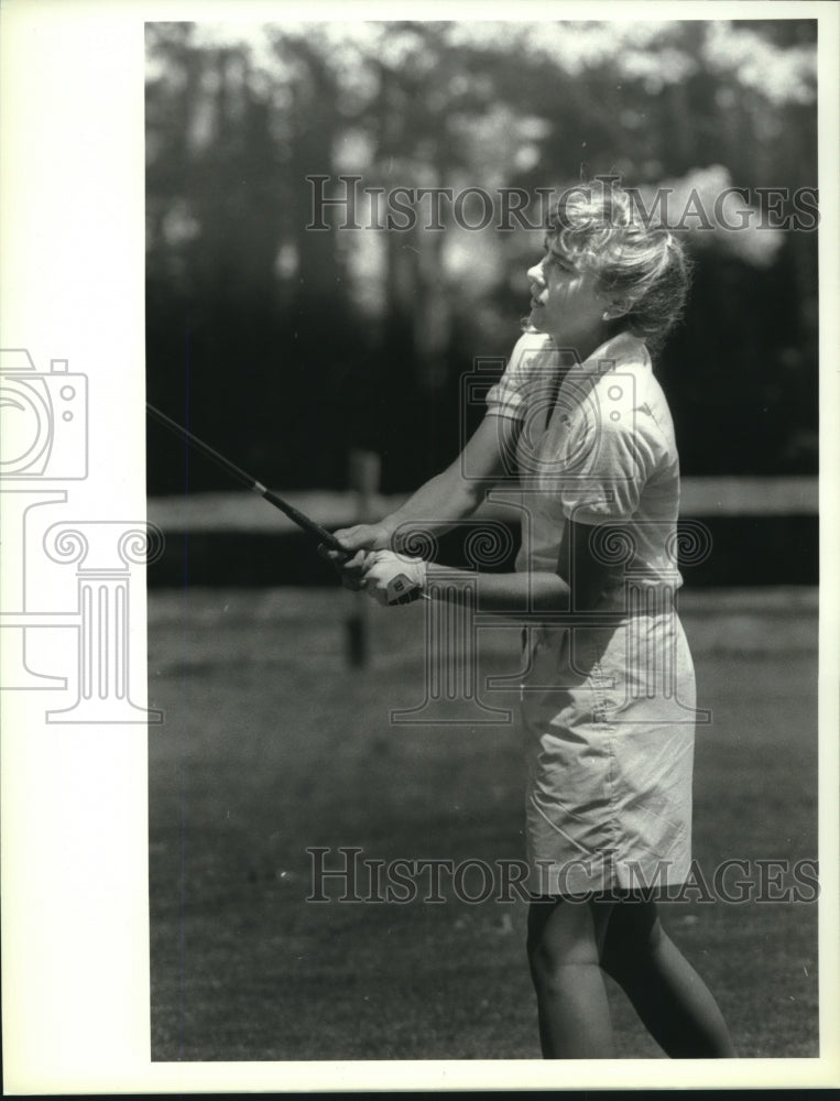 1988 Press Photo Golfer Tiffany Morrisey hits tee shot in Colonie, New York- Historic Images