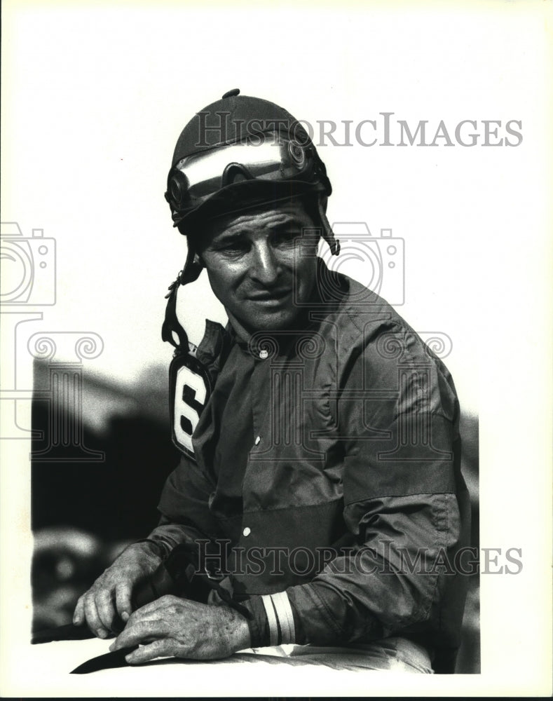 1980 Press Photo Jockey Jean Cruguet at Saratoga Flats race course in New York- Historic Images