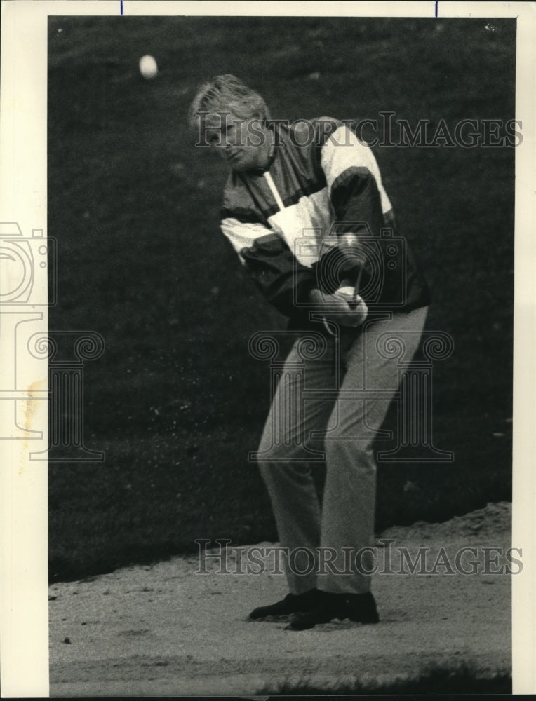 Press Photo Bill Moll hits from a sand trap in Albany, New York - tus00240- Historic Images