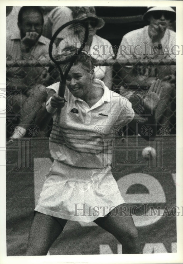 1989 Press Photo Tennis player Marianne Werdel hits ball during OTB Tennis match- Historic Images