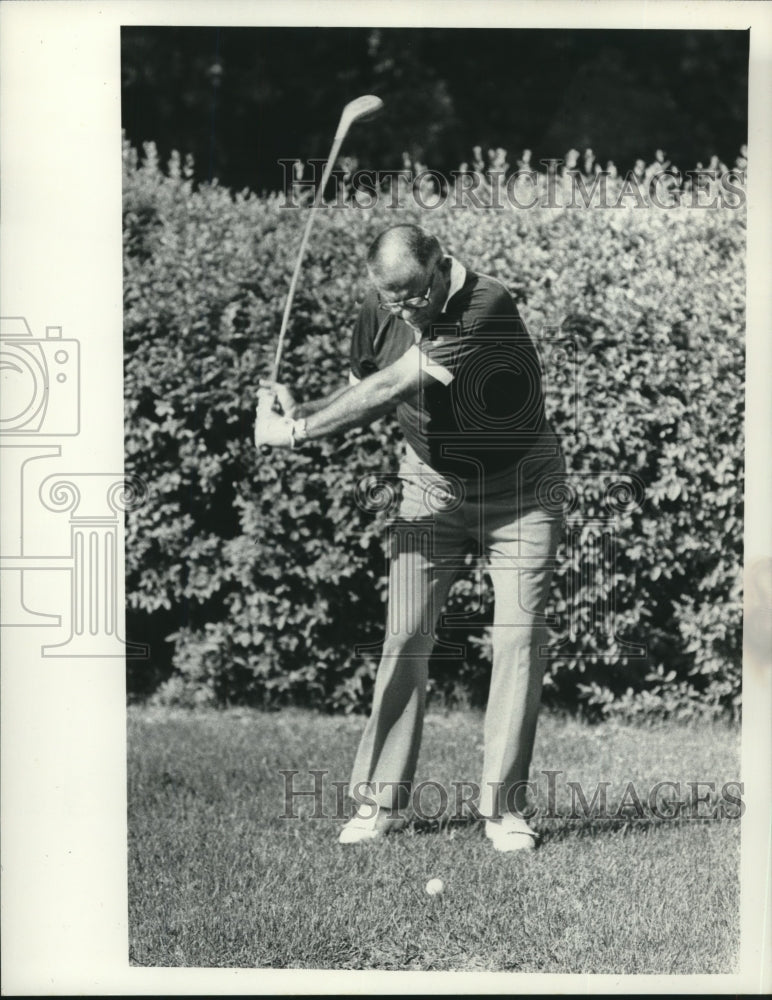 Press Photo Golfer Henry Leitch swings at the ball in the grass - tus00333- Historic Images