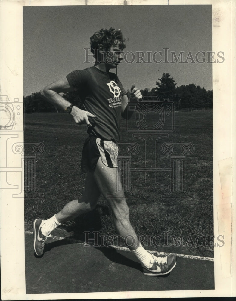 Press Photo Race walker Tim Lewis displays his form - tus00348- Historic Images