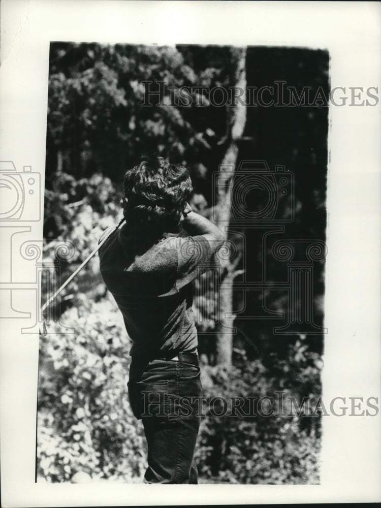 Press Photo Golfer Danny Goodman watches golf ball after his swing - tus00412- Historic Images