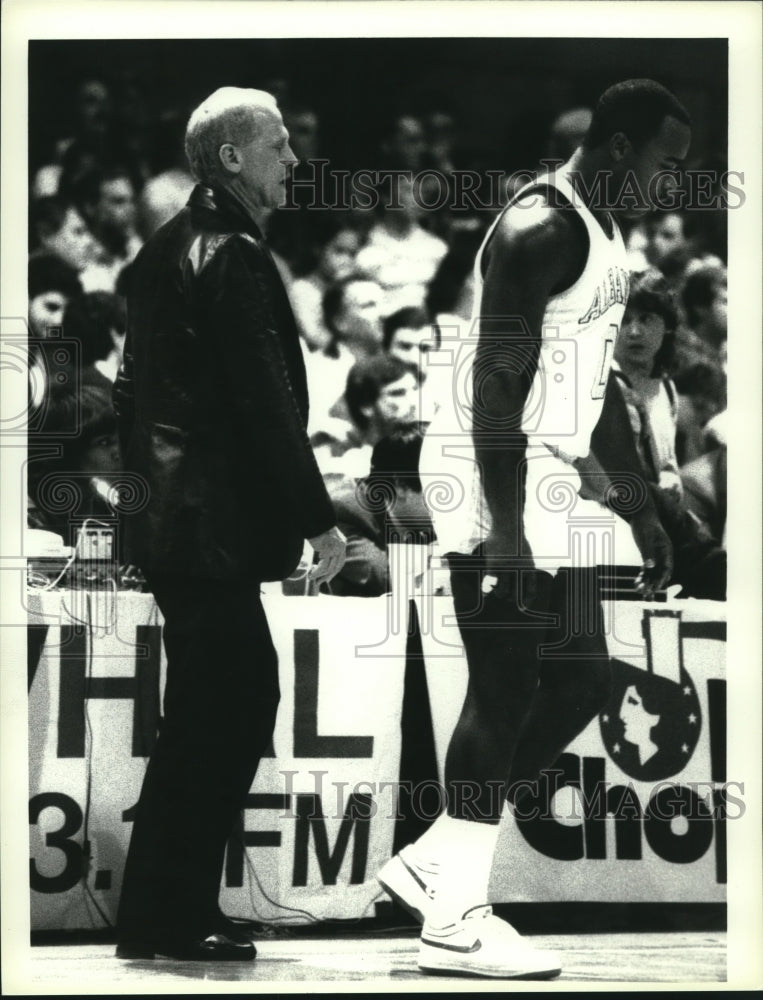 Press Photo Coach Bill Musselman during CBA basketball game in Albany, New York- Historic Images