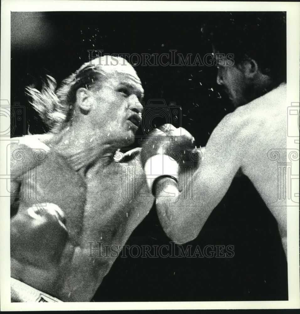 1990 Press Photo Paul Murray in boxing ring against Abdiel Rios in Colonie, NY- Historic Images