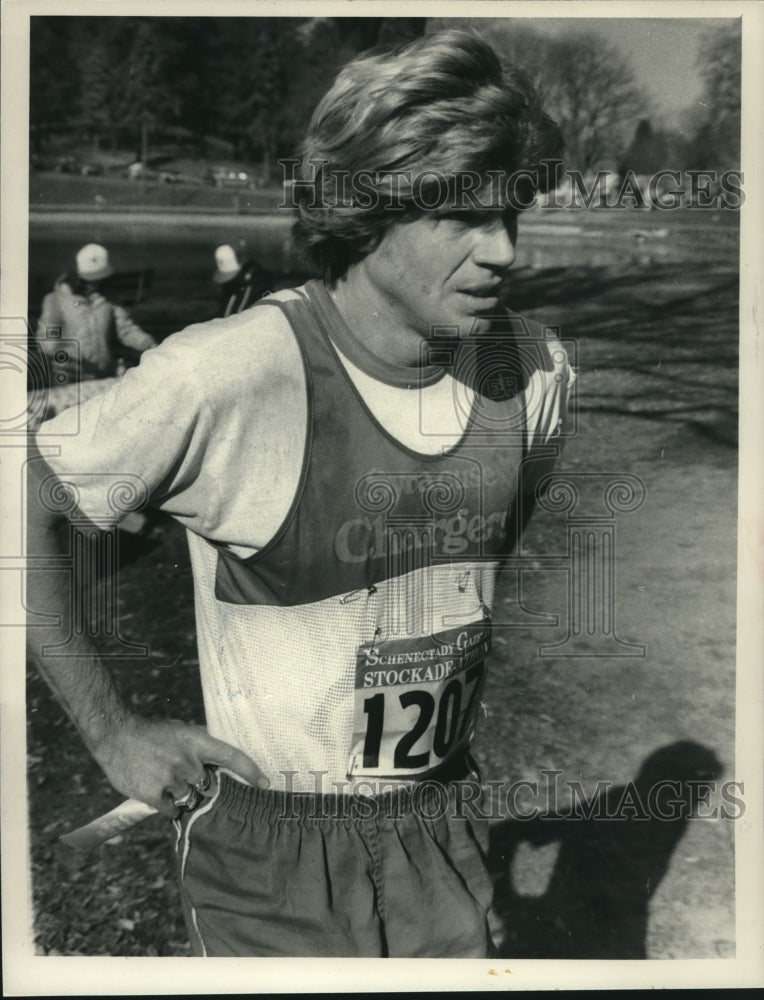 Press Photo Runner Tom Carter after winning Schenectady, NY Stockadeathon race- Historic Images