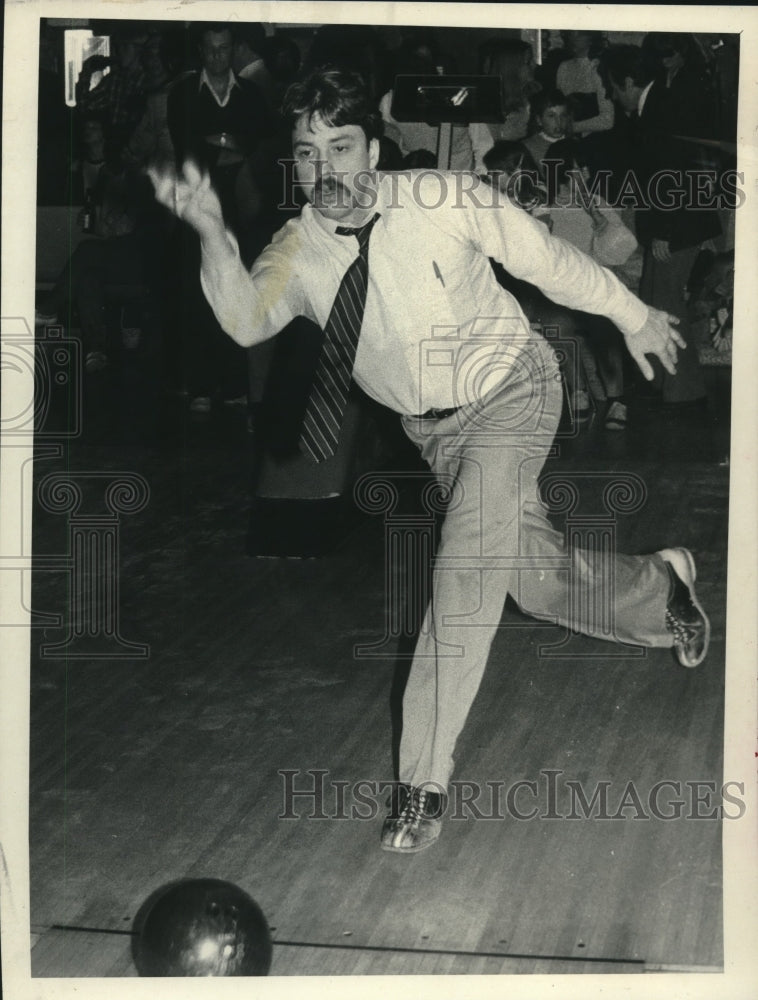 1983 Press Photo Jay Eckenberger at Boulevard Bowl, Albany, New York - tus00563- Historic Images