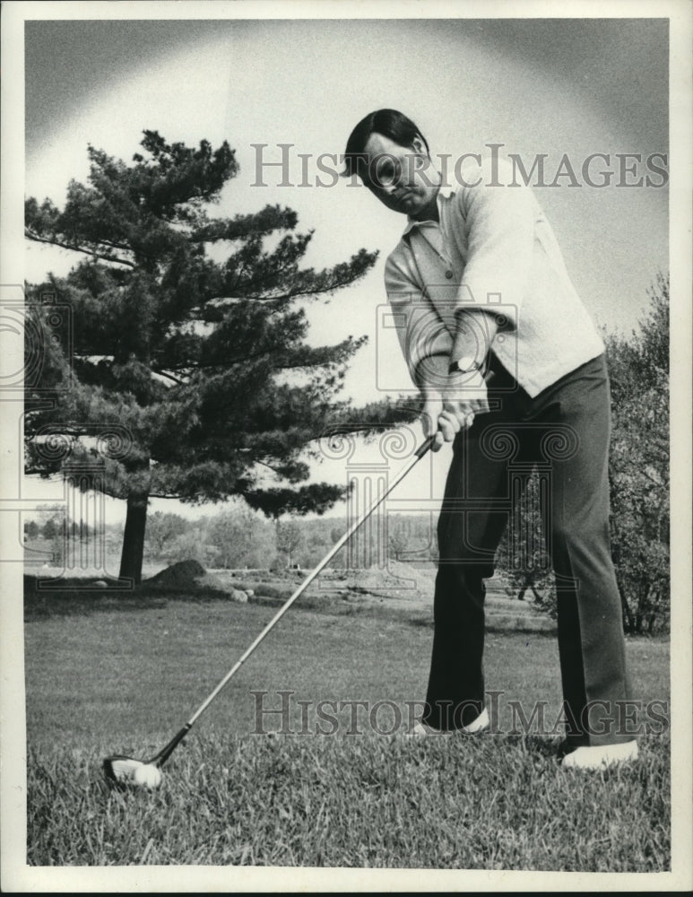 Press Photo Golfer Charles (Chas) Conrad addresses ball with driver - tus00629- Historic Images