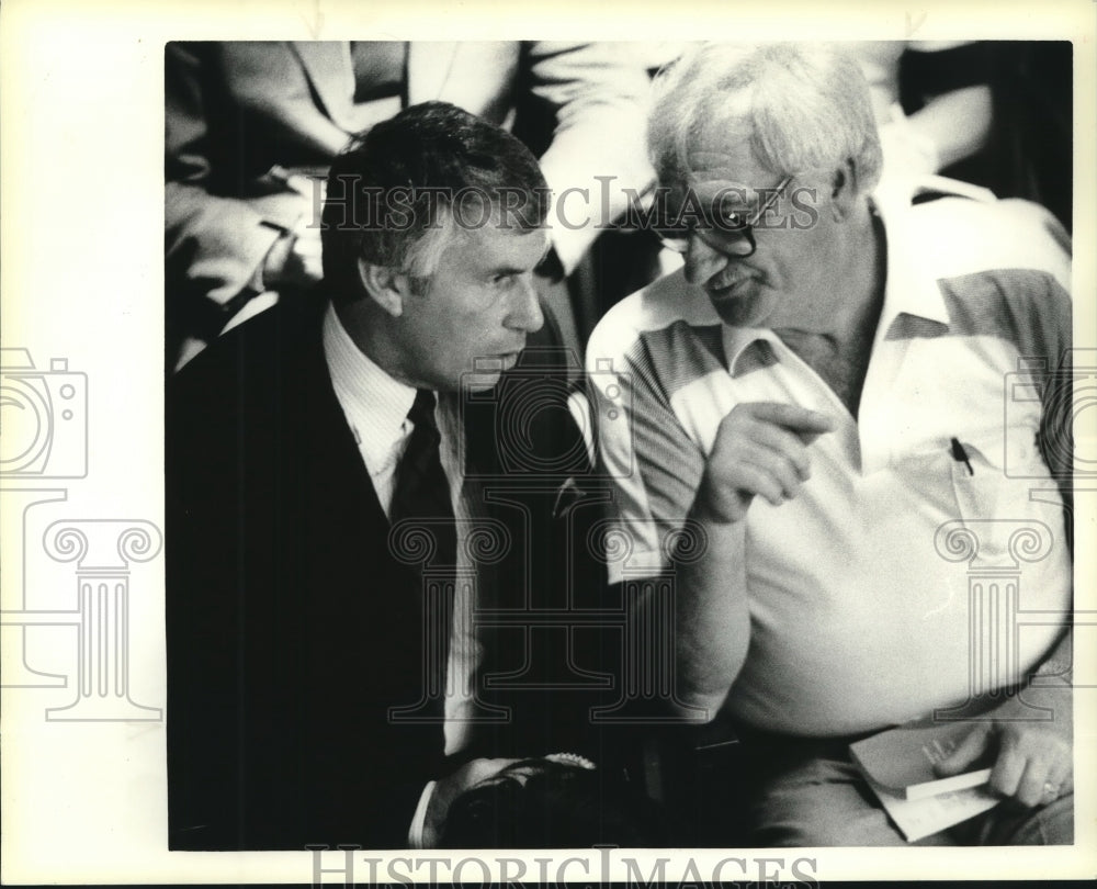 1987 Press Photo Horse trainer D. Wayne Lukas (l) at UASIG Tipton yearling sales- Historic Images