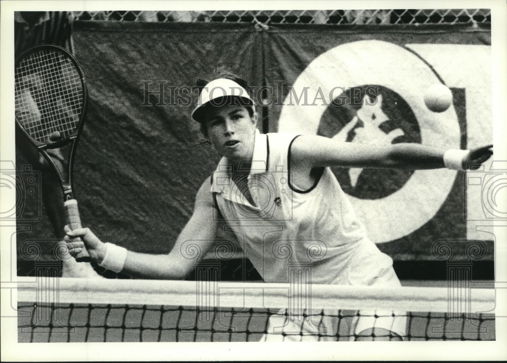 1988 Press Photo Gretchen Magers competes in OTB Open in Schenectady, New York- Historic Images