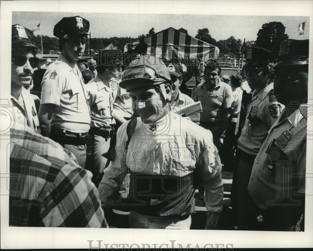 1980 Press Photo Jump Jockey Bob Champion after win in race aboard Double Reefed- Historic Images