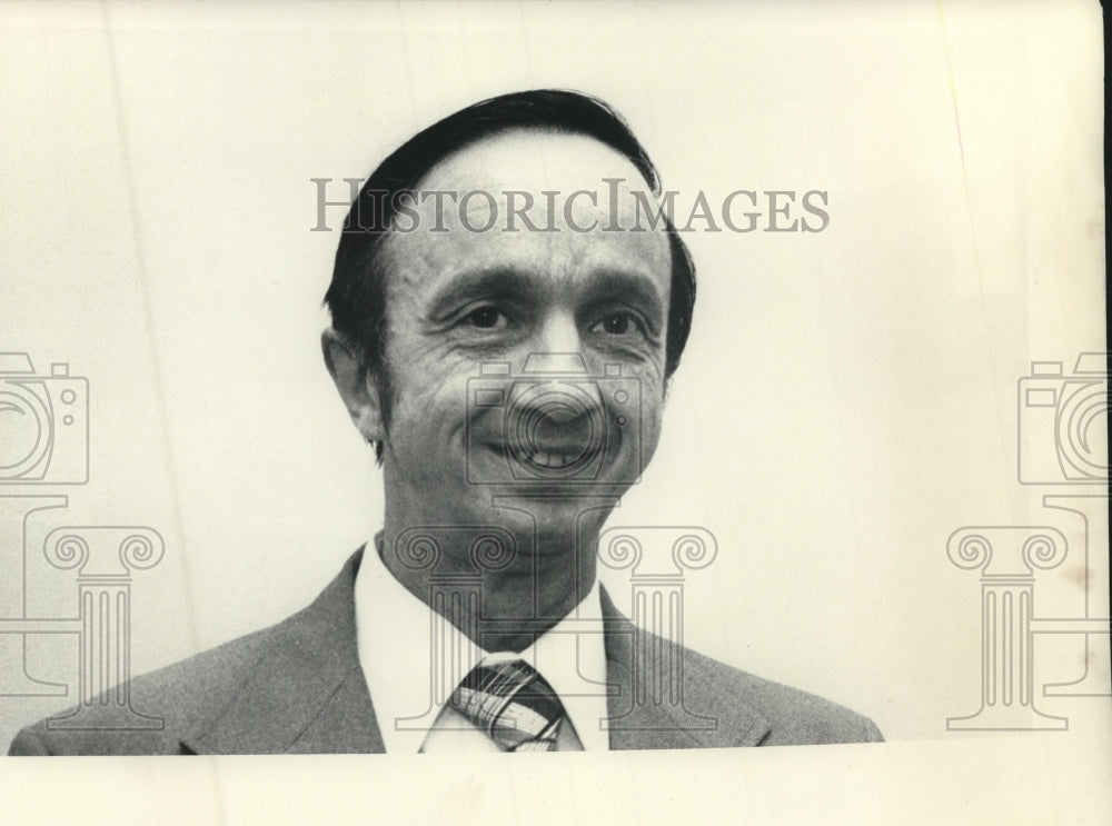 1983 Press Photo Hank Dodge smiles for the camera - tus00750- Historic Images