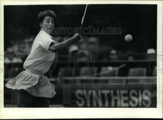 1984 Press Photo Julie Halard returns shot against Larisa Neiland in OTB match- Historic Images