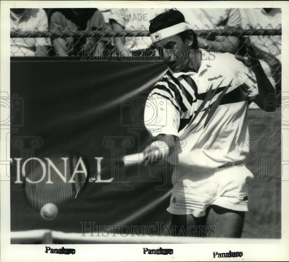 Press Photo Emilio Sanchez returns serve during OTB Open, Schenectady, New York- Historic Images