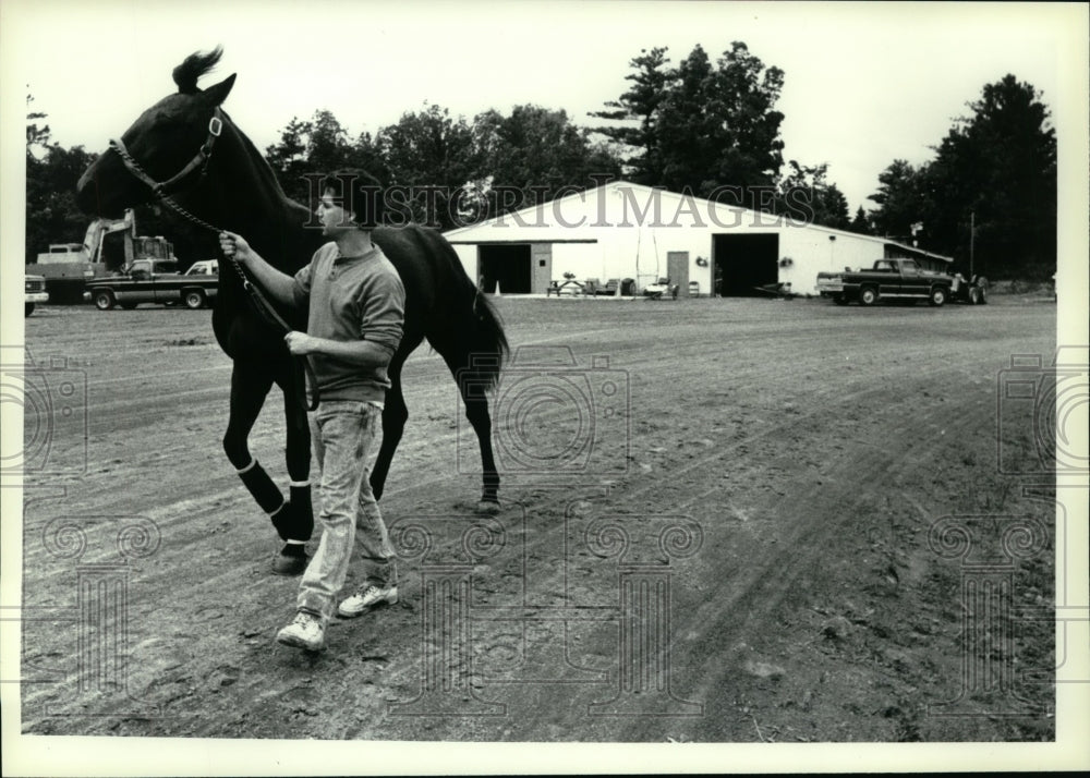 1990 Press Photo Trainer Marc Boyer walks "Will Just Win" around 1/2 mile oval- Historic Images