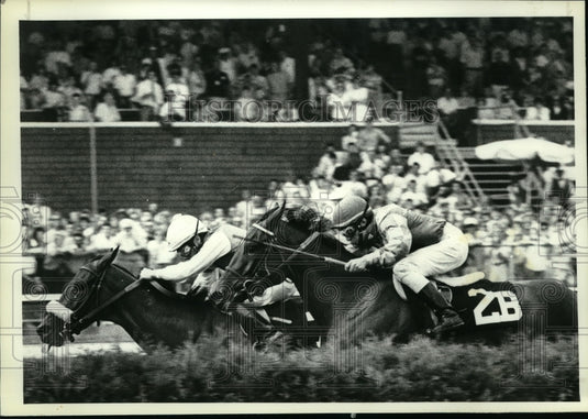 1988 Press Photo Home stretch of fourth race as