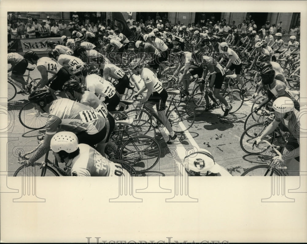 Press Photo Bicyclists at the start of a road race in New York - tus00904- Historic Images