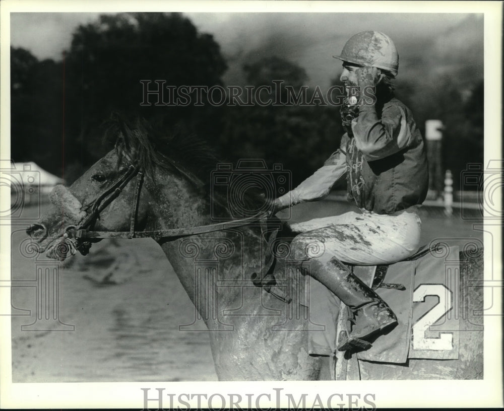 1987 Press Photo Randy Romero on Crusader Sword at Saratoga Raceway in New York- Historic Images