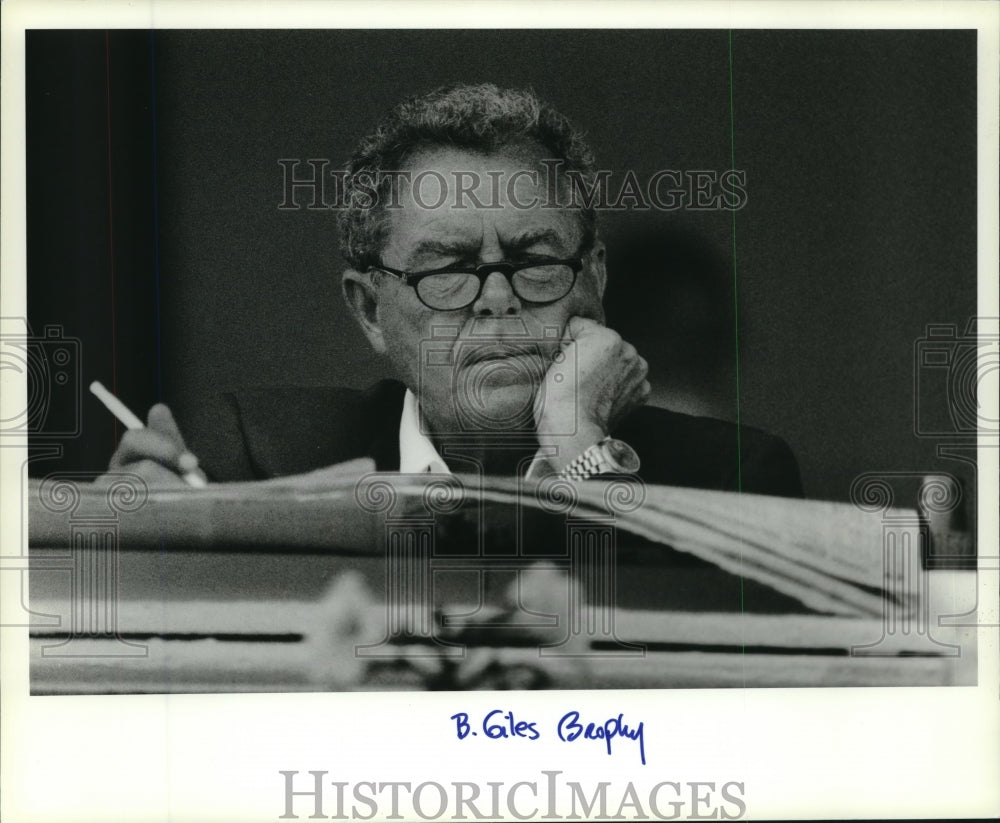 1990 Press Photo Horse owner B. Giles Brophy at Saratoga Raceway in New York- Historic Images