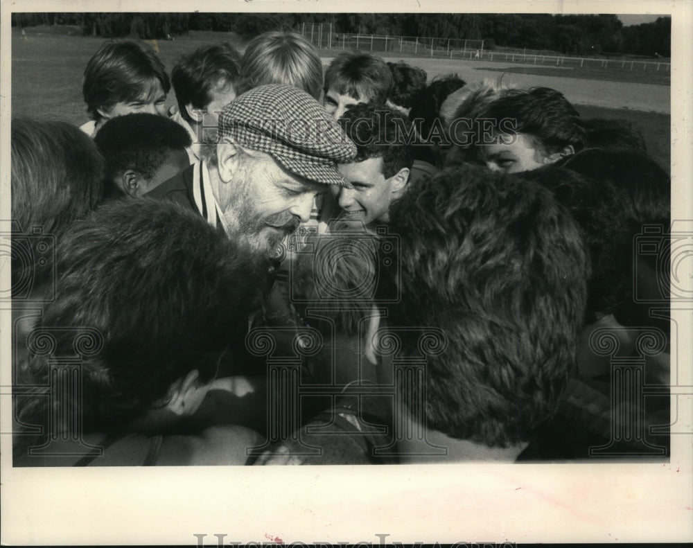 Press Photo Bob Munsey of SUNY Track Team with members - tus01208- Historic Images