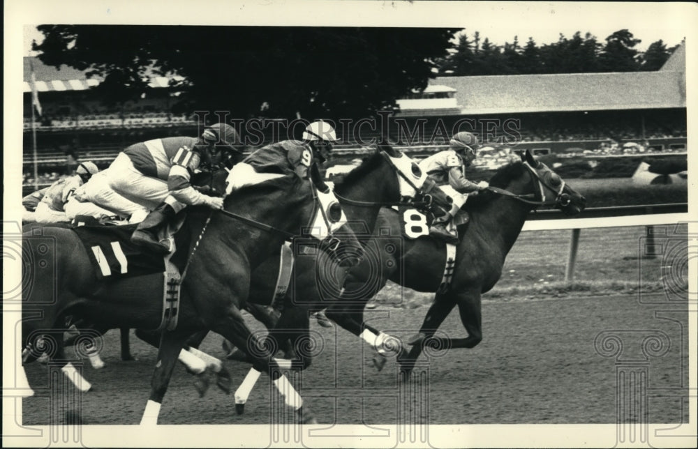 1987 Press Photo Several horses head for the first turn in the start of race- Historic Images