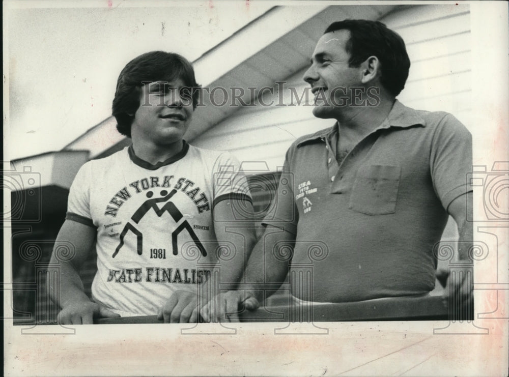 1981 Press Photo Art Carol (right) and Jon Carol wearing NY state finalist shirt- Historic Images