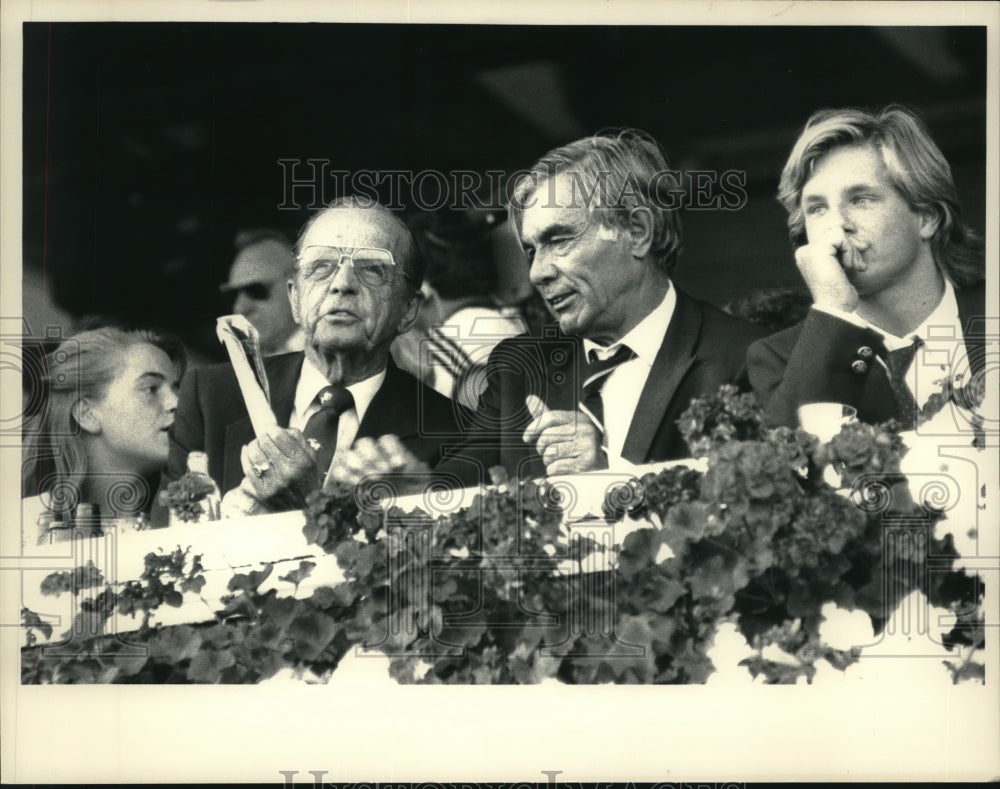 1985 Press Photo Woody Stevens and Henryk deKwiatkoswki react during race- Historic Images