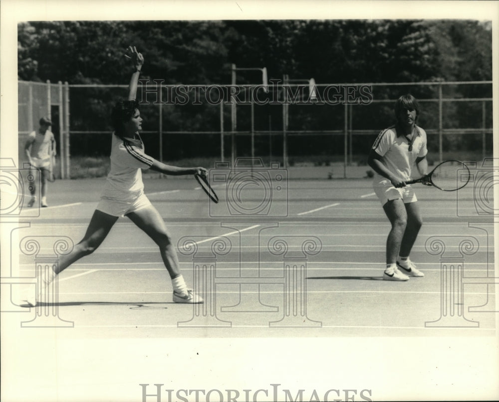 1984 Press Photo Sarah Stearns &amp; Don Velesko playing tennis in New York- Historic Images