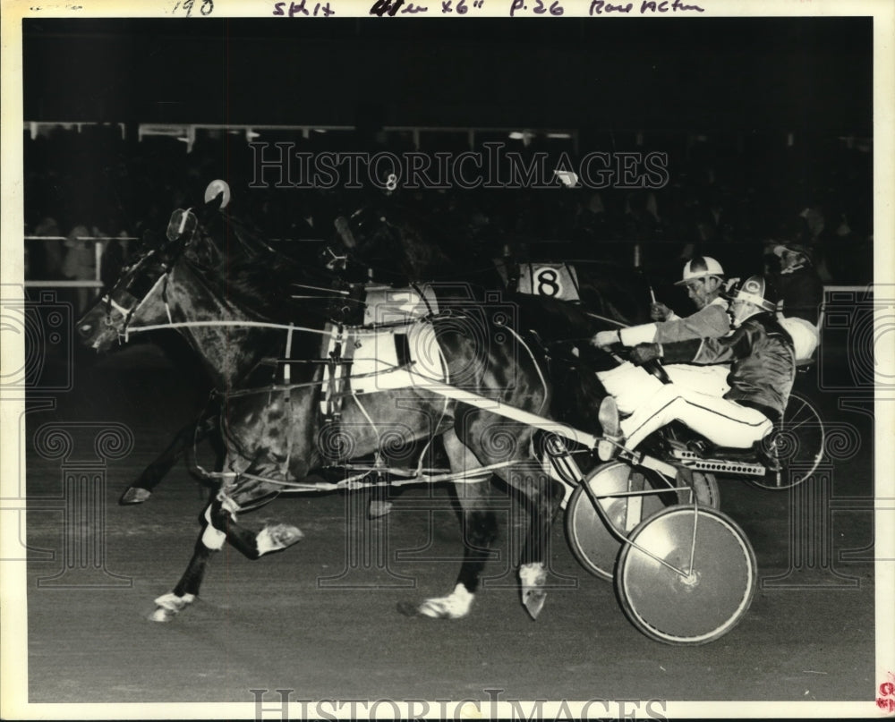 1977 Press Photo #1 Kim Lanford rides Ledyard Joy to victory of April Pace- Historic Images