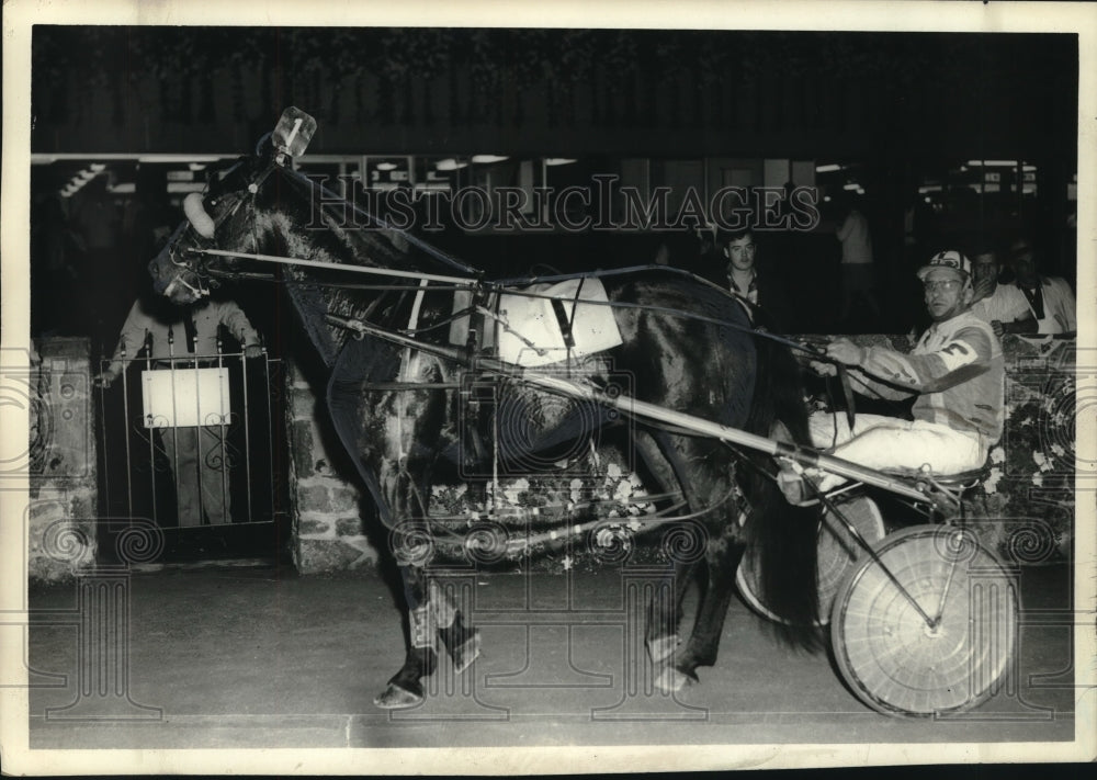1972 Press Photo #1 Gilles Fillcon with driver at Saratoga Harness Track, NY
