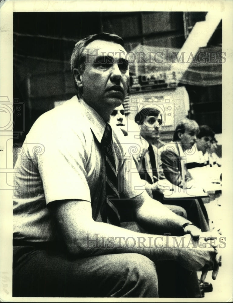 Press Photo Union College basketball coach Bill Scanlon in Schenectady, New York- Historic Images