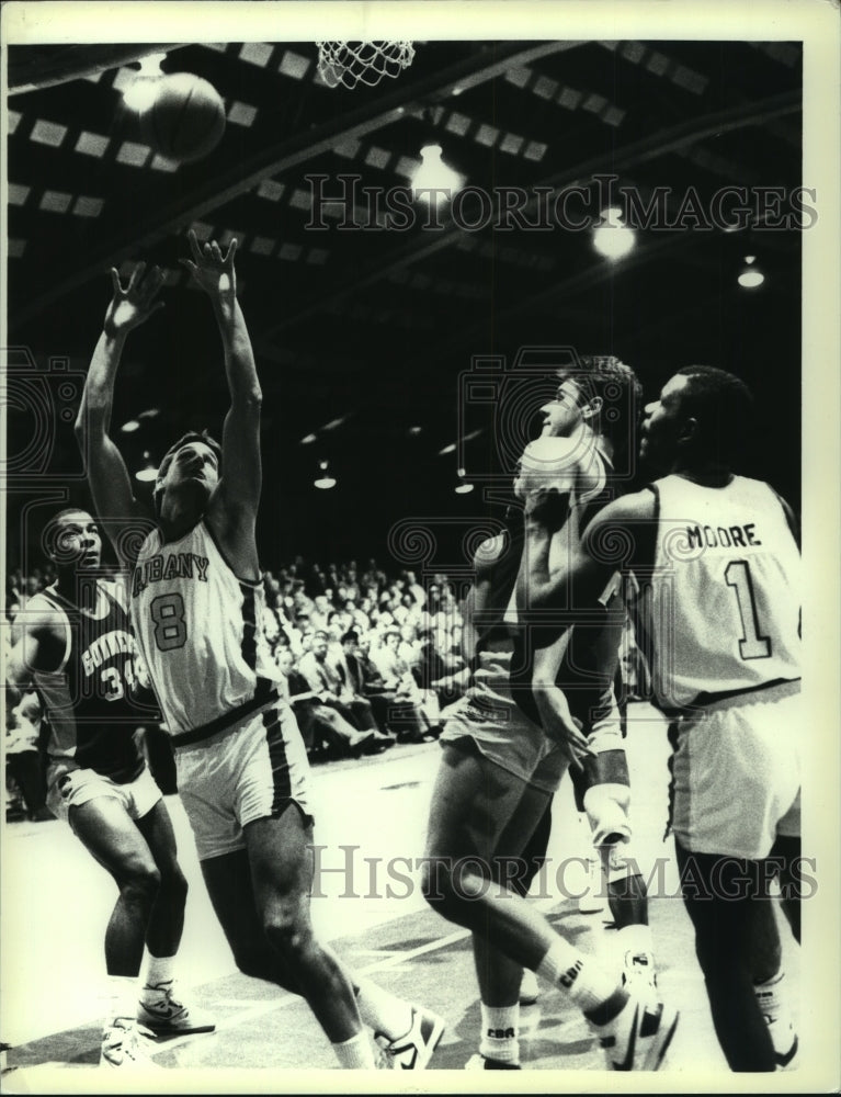 1986 Press Photo Albany Patroons vs. Charleston Gunners action in New York- Historic Images