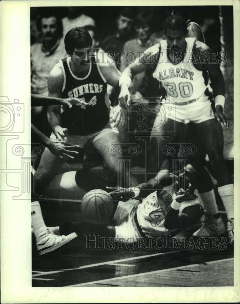 1986 Press Photo Albany Patroons vs Charleston Gunners action in New York- Historic Images
